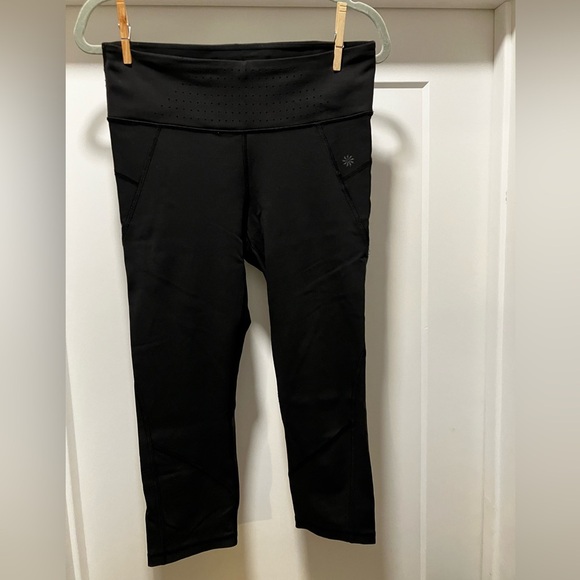 Athleta Pants - Athleta Women's Black Stealth Trucool Capri Leggings Size M